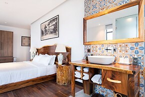 Sky Gem Central Hotel