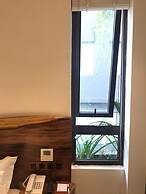 Sky Gem Central Hotel