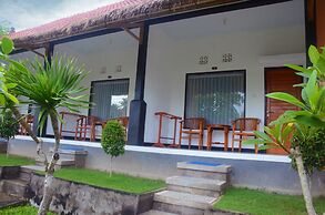 Mamaras Guest House