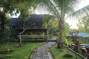 Mamaras Guest House