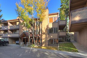 The Lift B8 3 Bedroom Condo by RedAwning