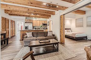 The Lift B8 3 Bedroom Condo by RedAwning