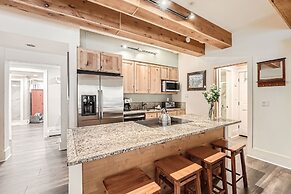 The Lift B8 3 Bedroom Condo by RedAwning