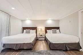 The Lift B8 3 Bedroom Condo by RedAwning