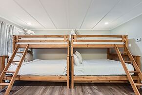 The Lift B8 3 Bedroom Condo by RedAwning