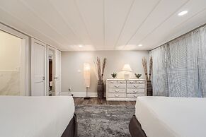 The Lift B8 3 Bedroom Condo by RedAwning