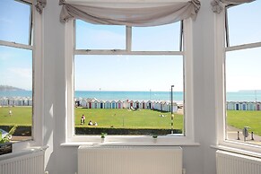 Wavecrest Holiday Apartments On the Beach