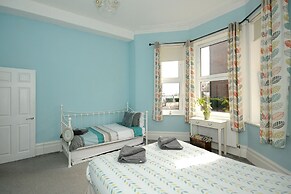 Wavecrest Holiday Apartments On the Beach