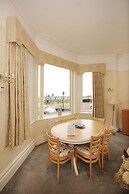 Wavecrest Holiday Apartments On the Beach