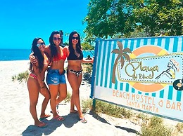 Playa del Ritmo Beach Hostel & Bar