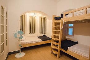 Roambay Hostels