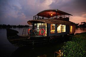 Upper Deck Houseboat