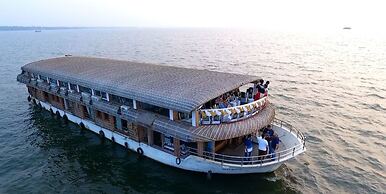Upper Deck Houseboat