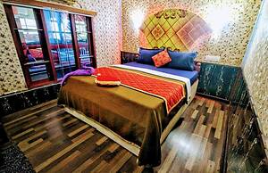 Upper Deck Houseboat