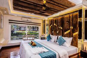 Upper Deck Houseboat