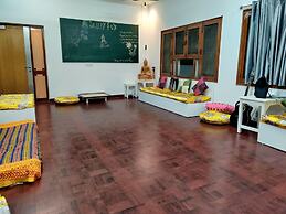 A sleepy Fox - Hostel