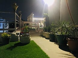 A sleepy Fox - Hostel