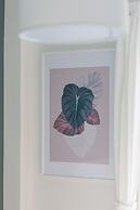 UPSTREET Sleek Flat in Central Syntagma