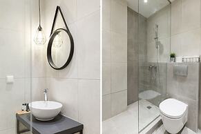 UPSTREET Sleek Flat in Central Syntagma