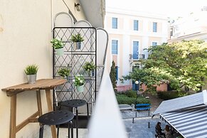 UPSTREET Sleek Flat in Central Syntagma