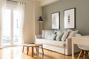 UPSTREET Sleek Flat in Central Syntagma