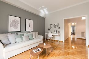 UPSTREET Sleek Flat in Central Syntagma