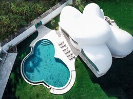 Beachfront Villa The Cloud