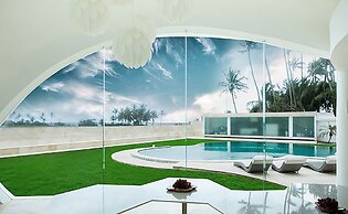 Beachfront Villa The Cloud