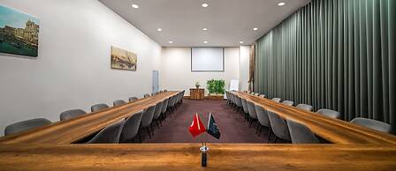 Best Western Premier Hidden Hills Hotel