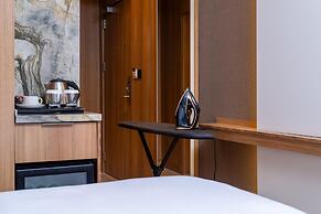 Best Western Premier Hidden Hills Hotel