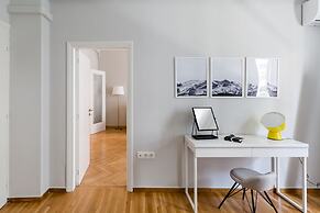 UPSTREET Acropolis Heart Apartments