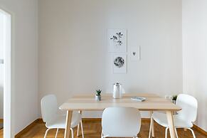 UPSTREET Urban Chic 1BD Apartment- Hilton area