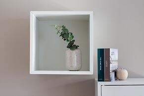 UPSTREET Urban Chic 1BD Apartment- Hilton area