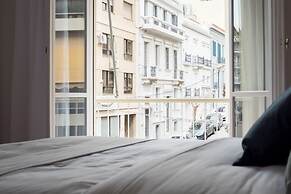 UPSTREET Acropolis Core Bright Modern Apt