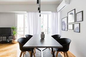 UPSTREET Acropolis Core Bright Modern Apt