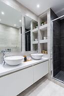 UPSTREET Acropolis Core Bright Modern Apt