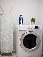 UPSTREET Acropolis Core Bright Modern Apt