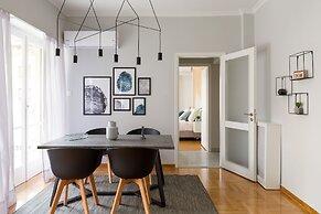 UPSTREET Acropolis Core Bright Modern Apt