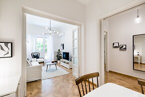 UPSTREET Classy Apartments