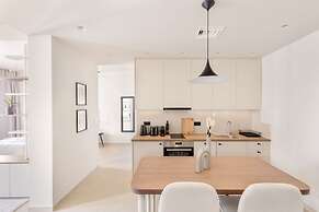 UPSTREET Luxury Apartments in Plaka