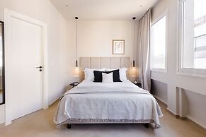 UPSTREET Luxury Apartments in Plaka