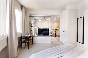 UPSTREET Luxury Apartments in Plaka