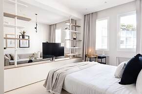 UPSTREET Luxury Apartments in Plaka