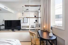 UPSTREET Luxury Apartments in Plaka