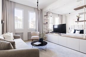 UPSTREET Luxury Apartments in Plaka