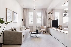 UPSTREET Luxury Apartments in Plaka