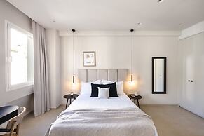 UPSTREET Luxury Apartments in Plaka