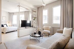 UPSTREET Luxury Apartments in Plaka