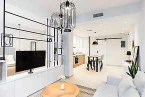 UPSTREET Luxury Apartments in Plaka