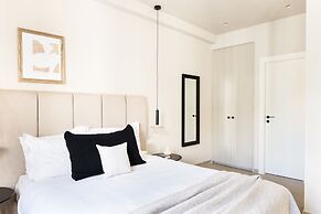 UPSTREET Luxury Apartments in Plaka